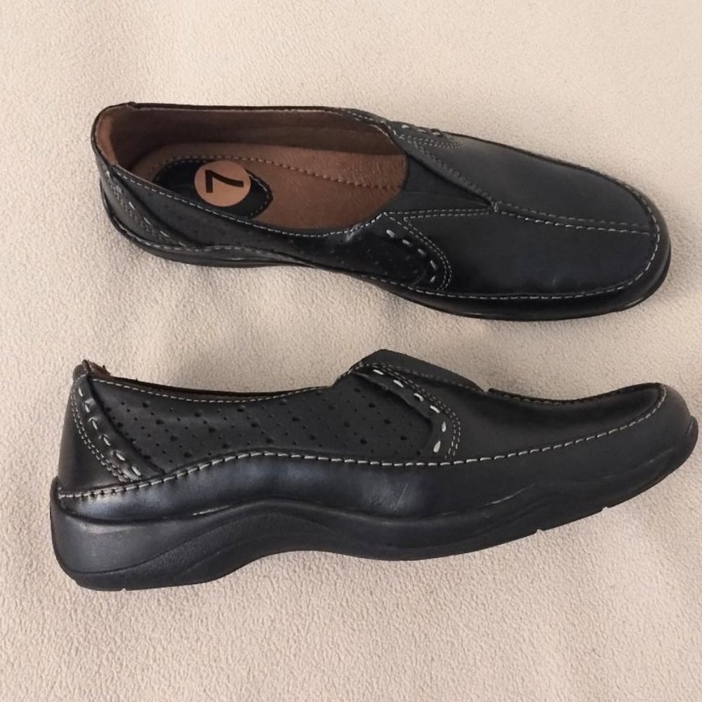 Clarks Artisan Perforated Leather Loafers Size 7